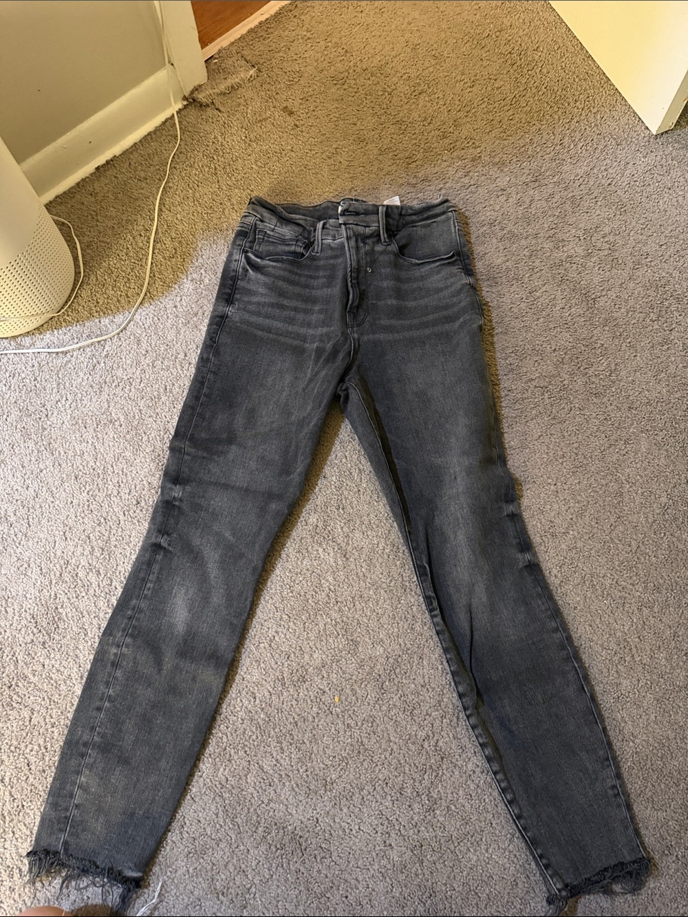 Good American Charcoal Skinny Jeans with Raw Hem